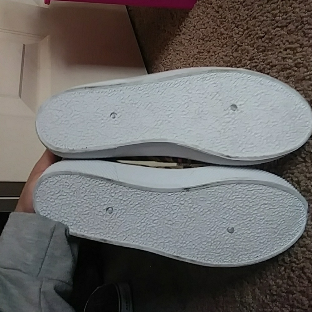 Shose - Picture 2 of 4